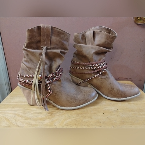 Shoes - Women's fashion boho slip on boots size 37 shoes